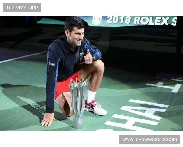 德约科维奇中文签名谢球迷，上海大师赛互动热烈