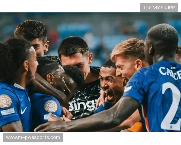 朗斯低调攀升至榜首，团队足球挑战巴黎霸权