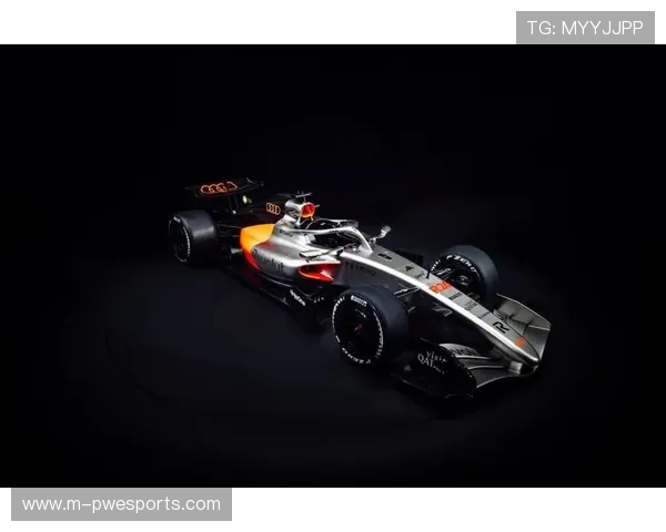 奥迪R26赛车采用钛银色、碳黑色与荧光红三色涂装，根据不同角度呈现不同效果